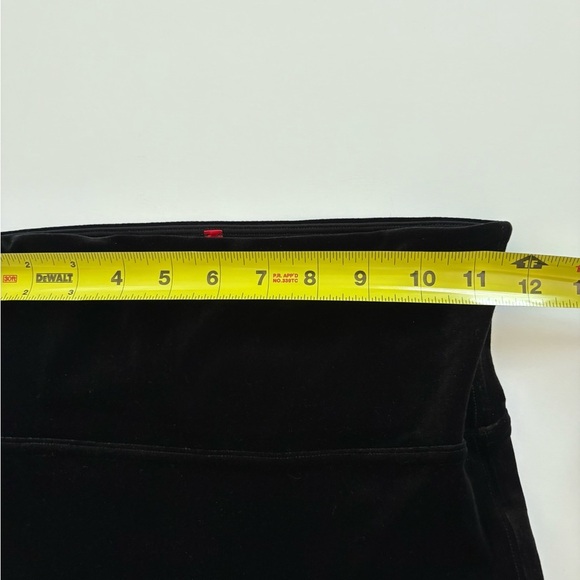 Spanx Black Velvet Leggings Size Medium - Picture 9 of 10